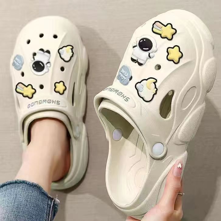 Летние ультрамягкие нескользящие тапочки в стиле Crocs, пляжные дышащие мультяшные мюли, подходят для носки на улице, закрытый носок, мягкая подошва