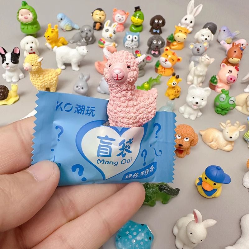 Маленькая реалистичная мультяшная игрушка, котенок