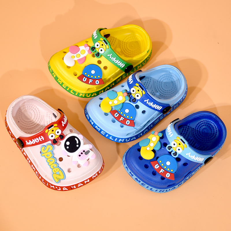 Детские мужские тапочки для мальчиков, милые легкие тапочки в стиле Crocs для раннего возраста, коллекция 2026 года, мягкая подошва